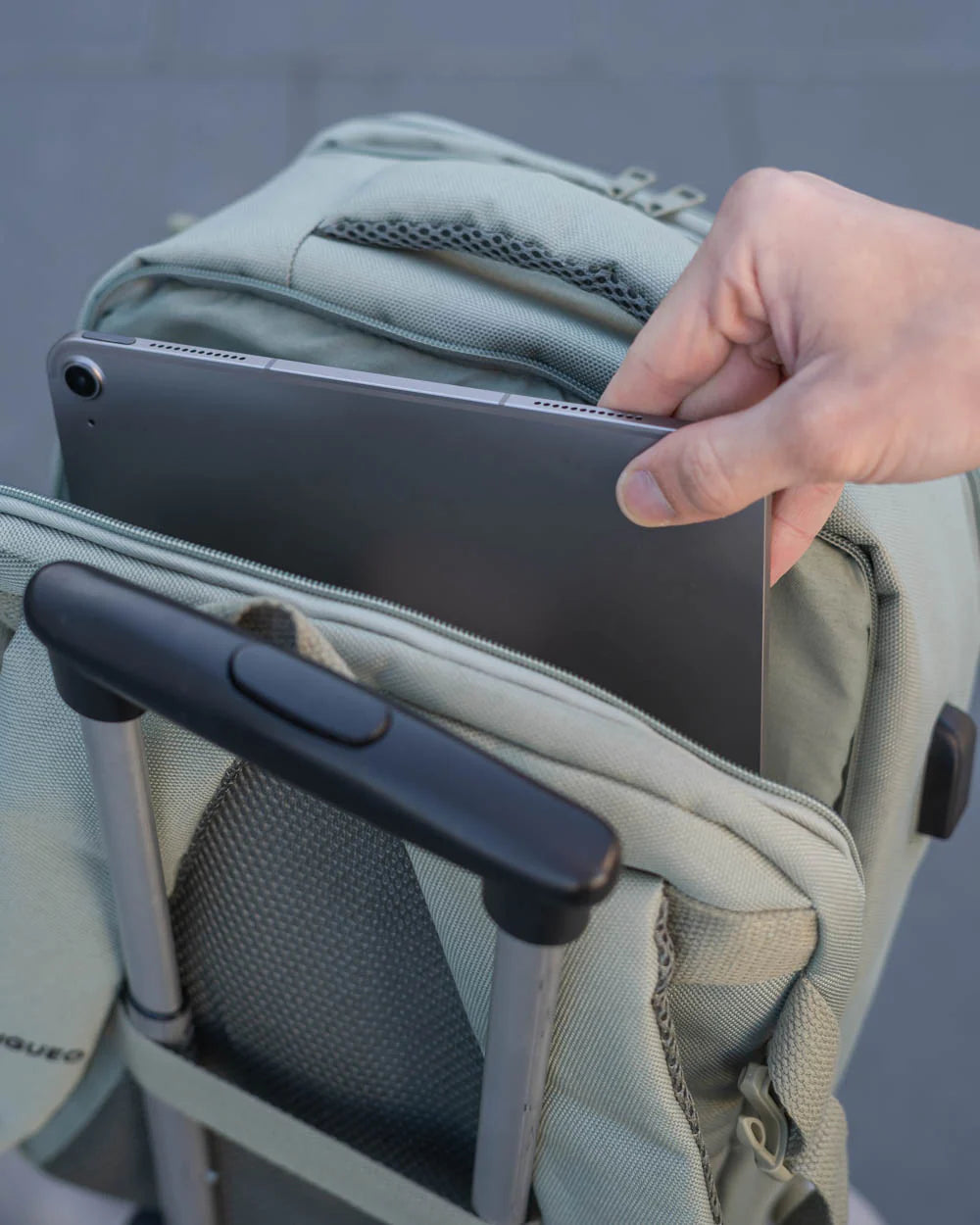 Khaki kelioninė kuprinė