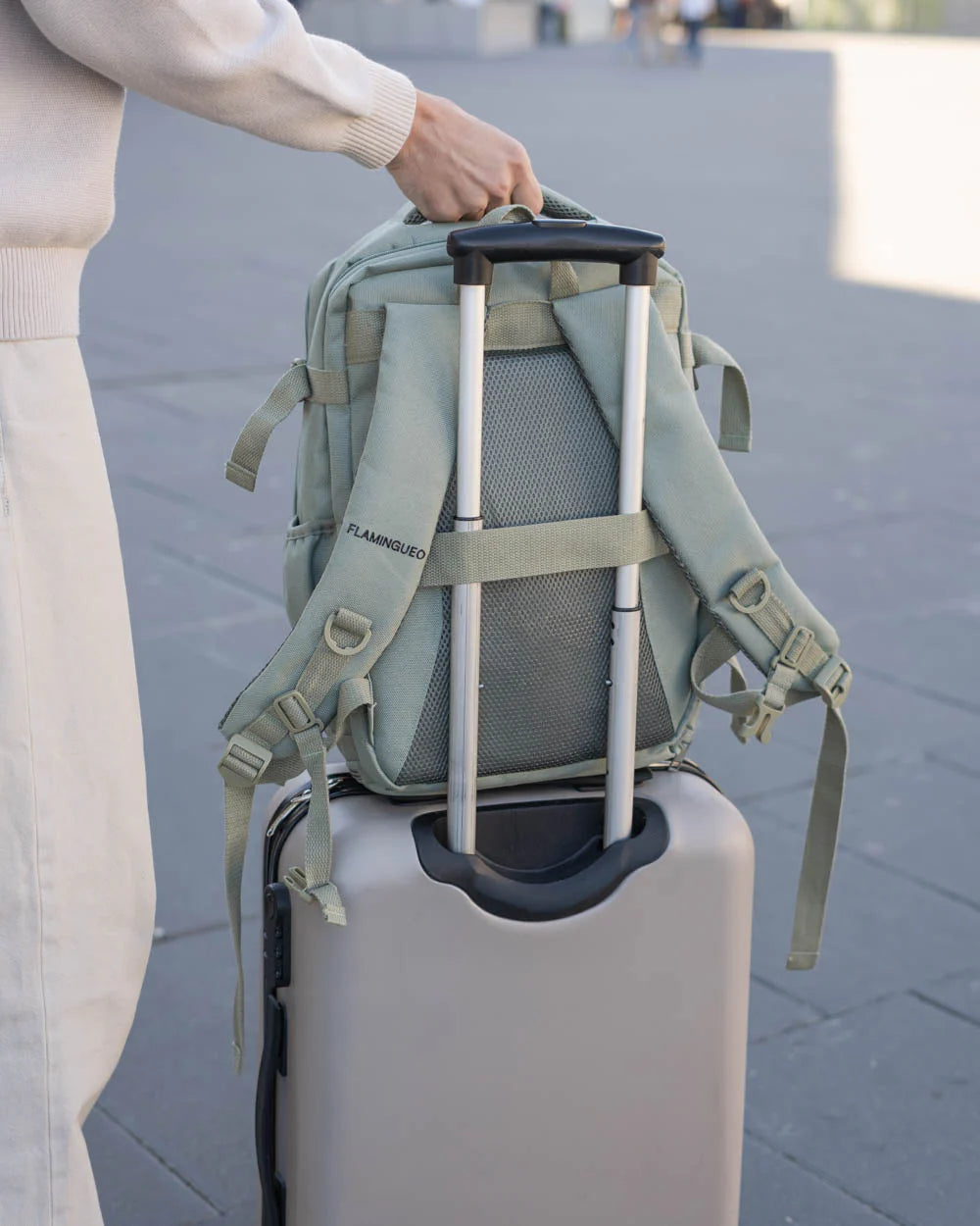 Khaki kelioninė kuprinė