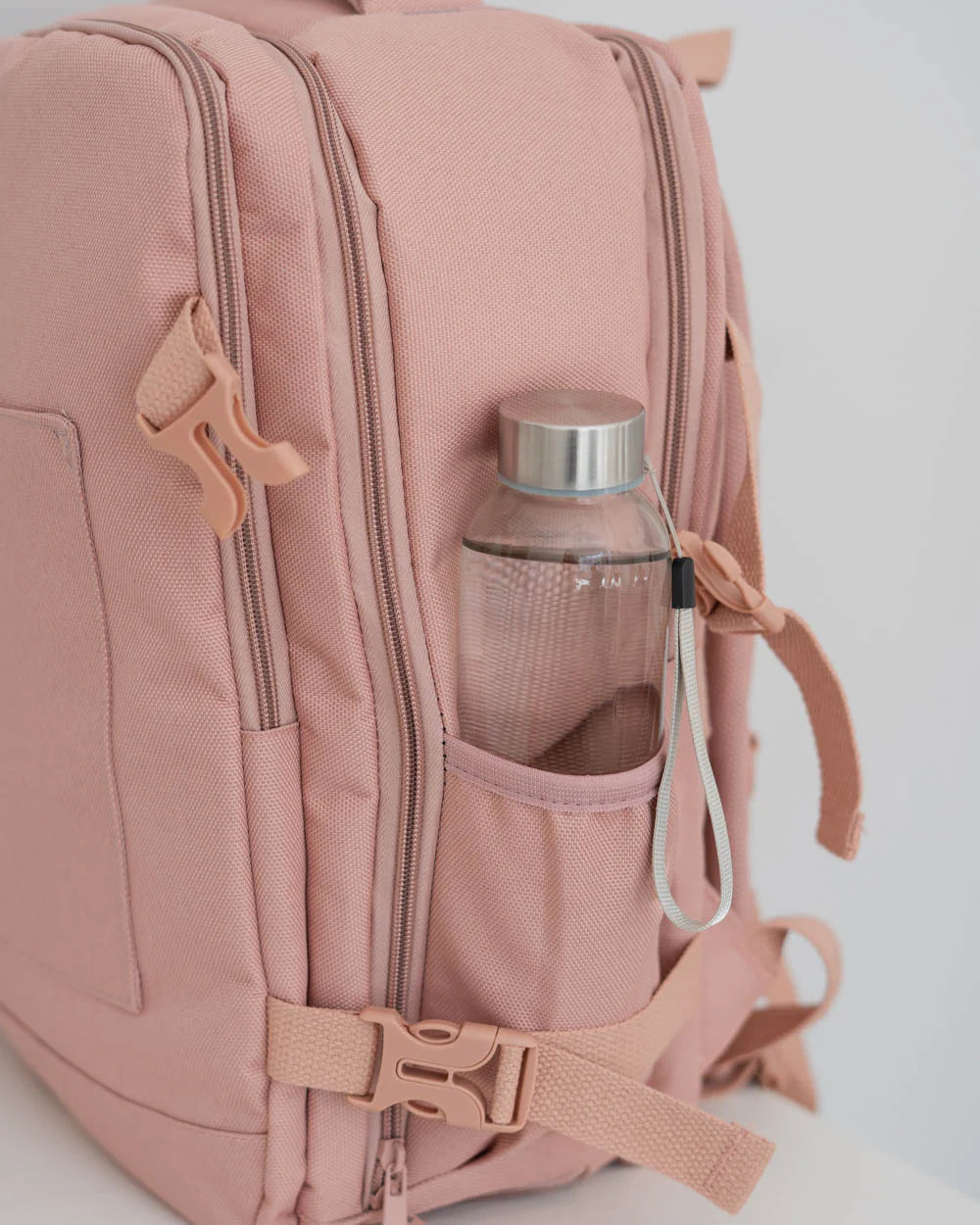 Rožinė kelioninė kuprinė