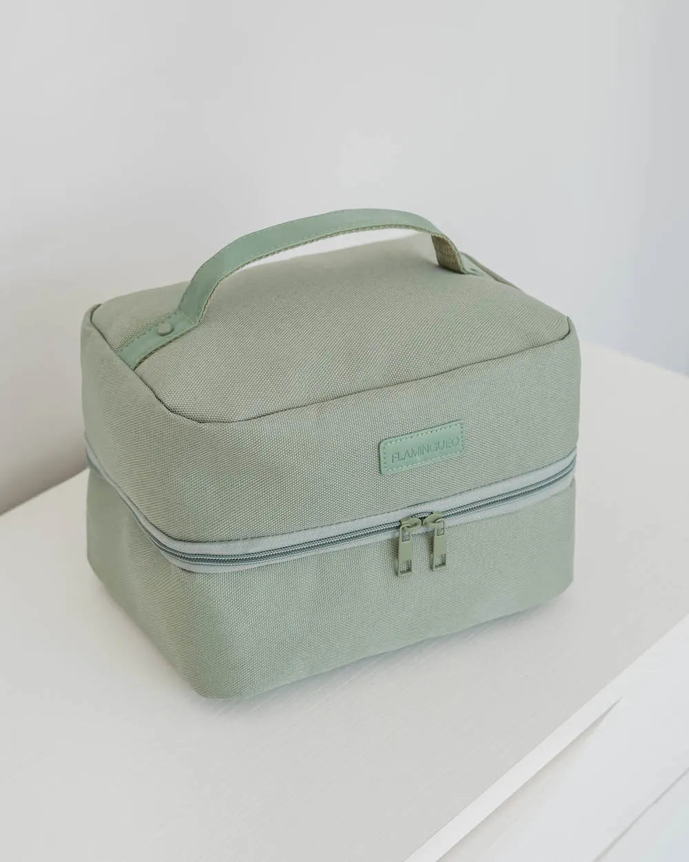 Kelioninė kosmetinė su kabliuku - žalia