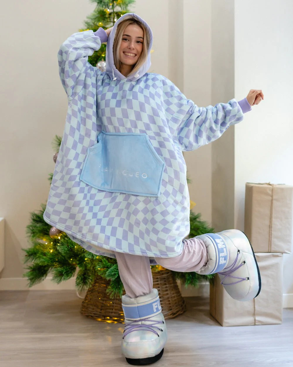 Violetinis languotas pledas-džemperis